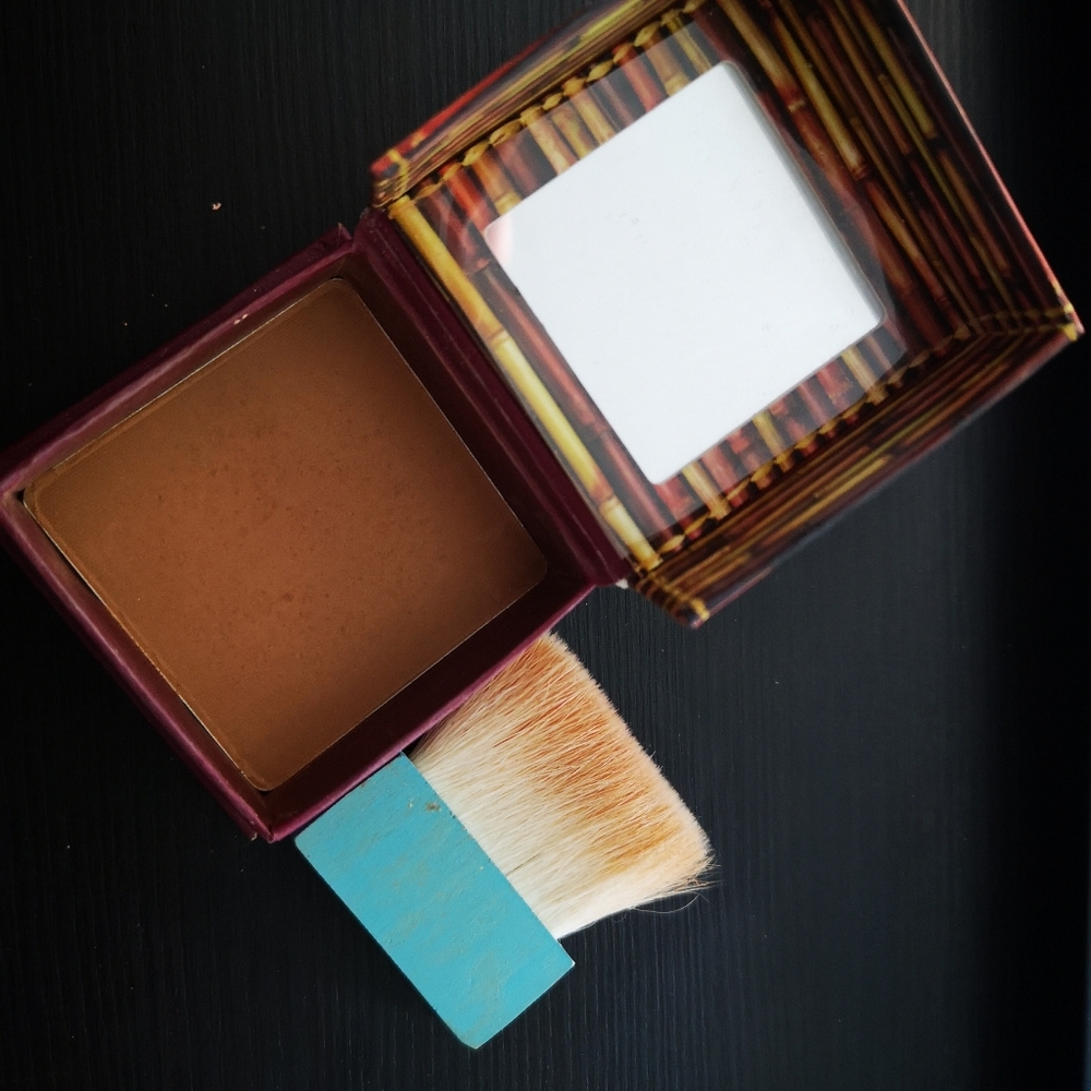 Benefit-bronzer
